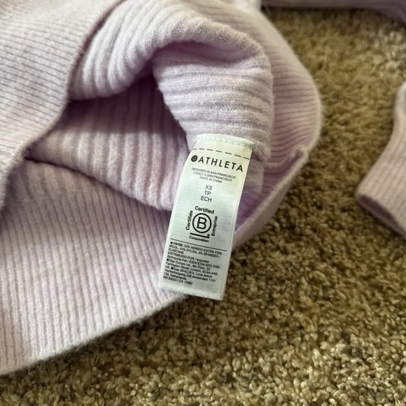 Athleta Layover V-Neck Sweater Light Purple Merino Extra Fine Wool
Size XS - Picture 10 of 12